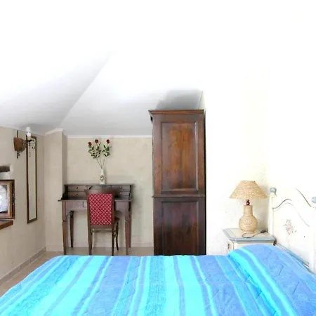 Spacious In With Mountain View