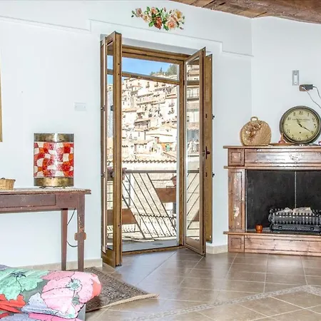 Spacious In With Mountain View