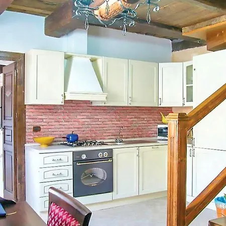 Apartment Spacious In With Mountain View