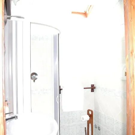 Spacious In With Mountain View Apartment