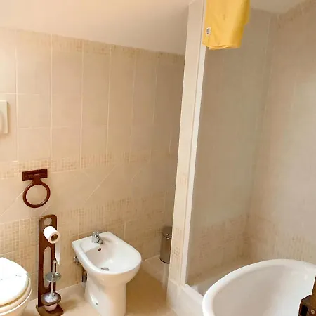 Spacious In With Mountain View *