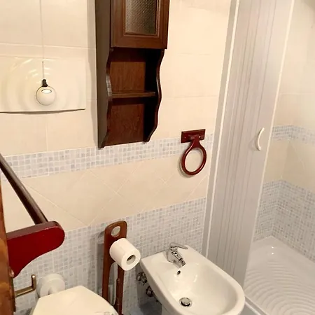 Spacious In With Mountain View Apartment